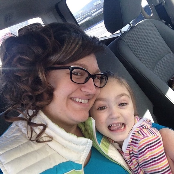 Meet your Posher, Nicole - Picture 6 of 8